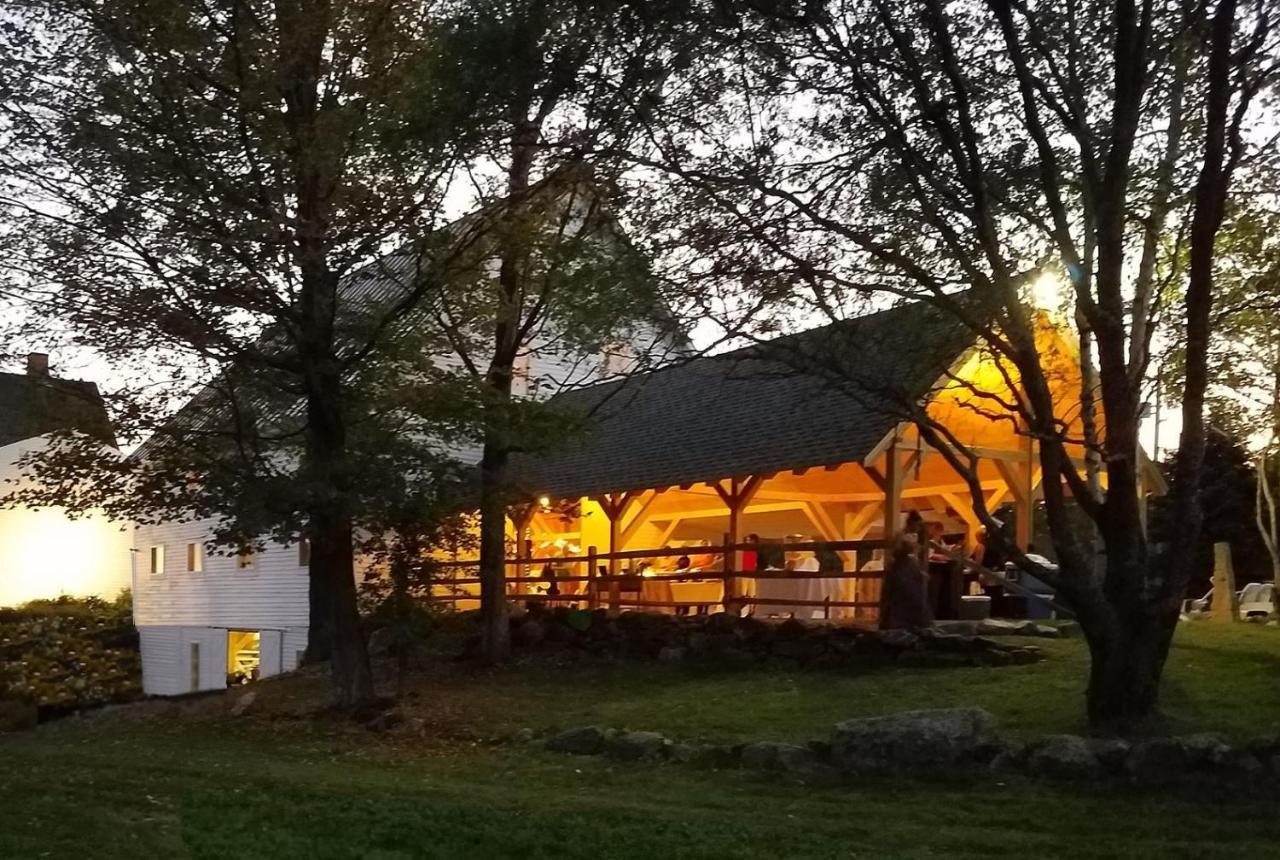 Highland Lake Inn Andover Buitenkant foto