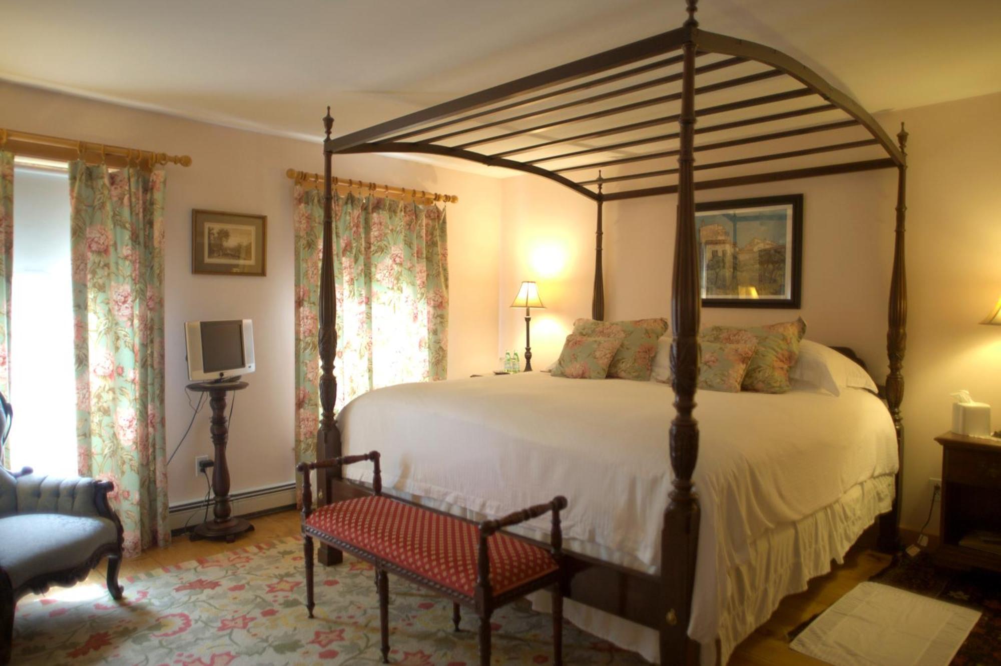 Highland Lake Inn Andover Buitenkant foto